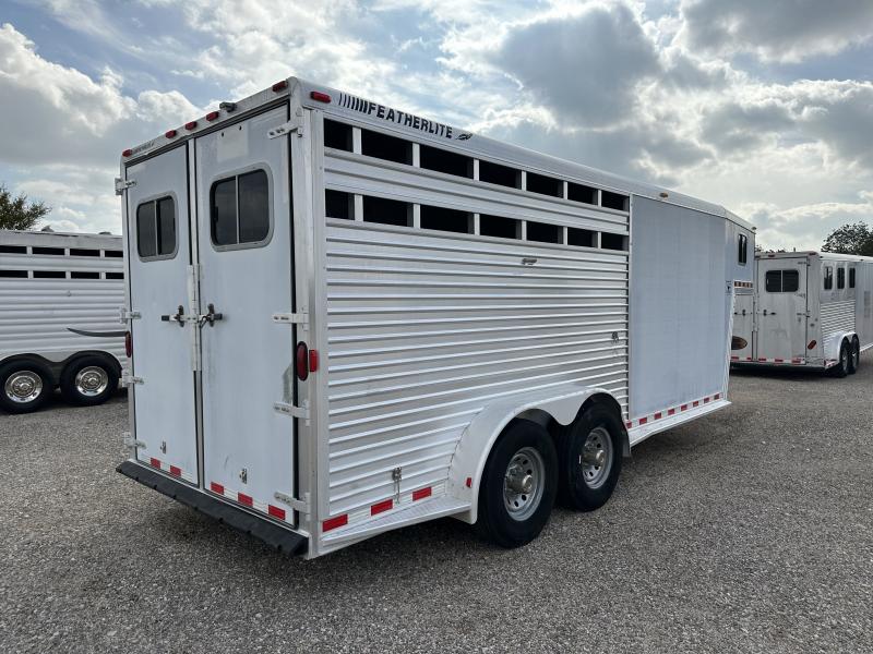 2000 Featherlite 3-Horse Gooseneck Trailer with Dressing Room