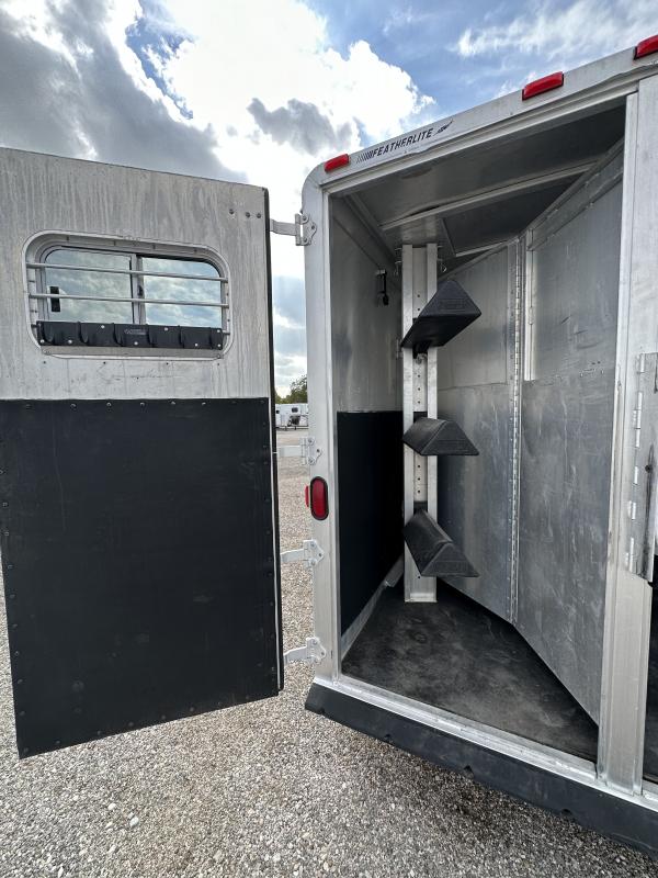 2000 Featherlite 3-Horse Gooseneck Trailer with Dressing Room