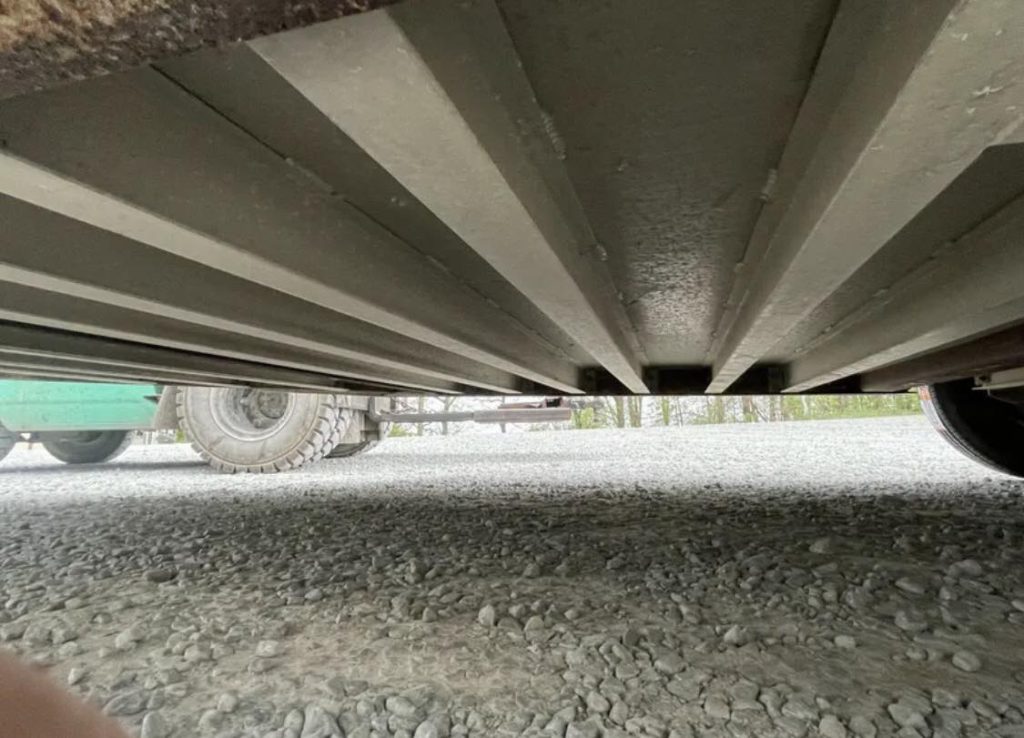 1999 4 Star 2-Horse Reverse Load Trailer