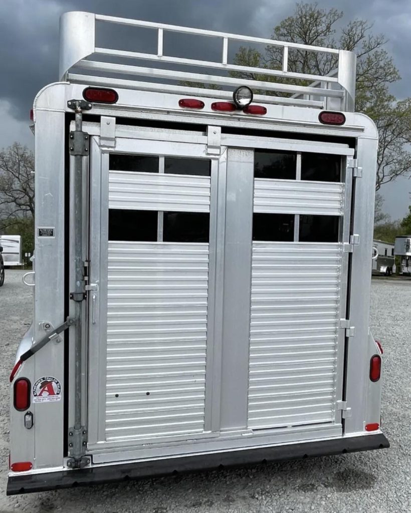 1999 4 Star 2-Horse Reverse Load Trailer