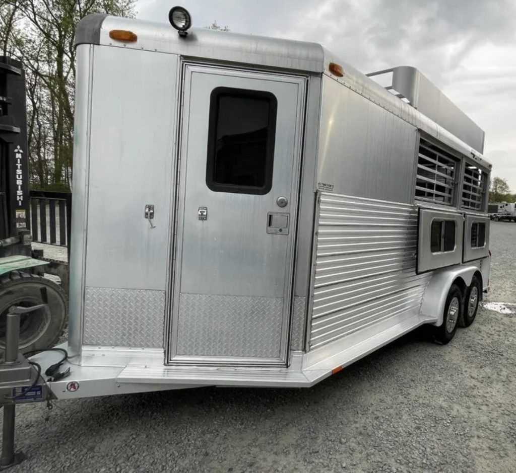 1999 4 Star 2-Horse Reverse Load Trailer